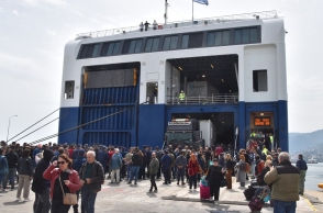 Μυτιλήνη: Κτηνοτρόφοι δεν επέτρεψαν την αποβίβαση φορτηγών από το «Blue Star Patmos»	