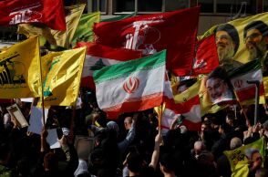 Διαδηλωτές στον Λίβανο, με σημαίες της Χεζμπολάχ