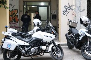 Θρίλερ με νεκρή γυναίκα σε ακάλυπτο πολυκατοικίας στο κέντρο της Αθήνας - «Ξύπνησα από κραυγές», λέει  μάρτυρας