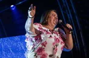 «Όλοι με ερωτευόντουσαν»: Η  Έφη Θώδη μιλά για τα πρώτα της βήματα ως τραγουδίστρια σε πανηγύρια 