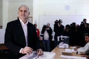 Εκλογές στη Βουλγαρία: Προηγείται ο ρωσόφιλος Ράντεφ με 37,5%