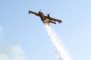 Φωτιά στην Σκιάθο, επιχειρούν εναέρια μέσα