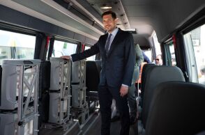 Επτά νέα οχήματα για τη δωρεάν υπηρεσία μετακίνησης ΑμεΑ - «Ο αγώνας για την προσβασιμότητα δεν σταματά εδώ»