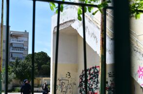 Χαϊδάρι: Στο χειρουργείο με διάχυτο εγκεφαλικό οίδημα η 13χρονη που έπεσε από το μπαλκόνι σχολείου 