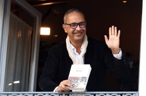 Γαλλία: Ο συγγραφέας Καμέλ Νταούντ καταδικάστηκε σε τριετή φυλάκιση στην Αλγερία για το «Houris»