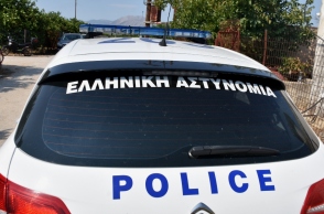 Αίγινα: Συνελήφθη 16χρονη επειδή τράβηξε μαχαίρι σε συμμαθητές της σε στάση λεωφορείου 