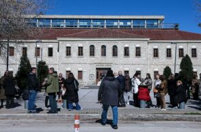 Το δικαστικό μέγαρο Τρικάλων, όπου απολογούνται οι υπεύθυνοι της βιομηχανίας «Βιολάντα»