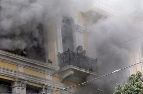 Η τραγωδία στη Μαρφίν, με τους τρεις νεκρούς εργαζόμενους στις 5 Μαϊου 2010