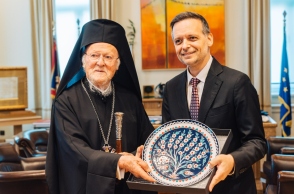 Ο Δήμαρχος Αθηναίων τίμησε τον Βαρθολομαίο για την «Προστασία της Περιβαλλοντικής Κληρονομιάς»