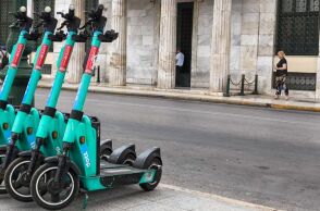 Πατίνια μπροστά στο δημαρχείο της Αθήνας