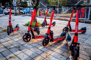 Συνελήφθη οδηγός ηλεκτρικού πατινιού που κινούνταν με 72 χλμ/ώρα στη Συγγρού	