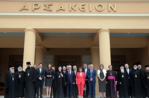Επίσκεψη Βαρθολομαίου στα Αρσάκεια Σχολεία Ψυχικού: «Η ζωή δεν είναι ψηφιακή» - Τι δήλωσε για την ΤΝ