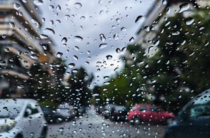 Καιρός αύριο: Βροχές και καταιγίδες στα βόρεια, η θερμοκρασία έως τους 28 βαθμούς Κελσίου 
