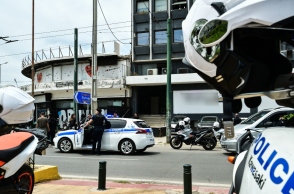 Ποινική δίωξη στον 58χρονο που άνοιξε πυρ με ούζι έξω από μπαρ στην Καλλιθέα 