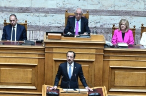 Ιστορική ομιλία Χριστοδουλίδη στη Βουλή: Η επανένωση είναι το τάμα που ενώνει Κύπρο και Ελλάδα