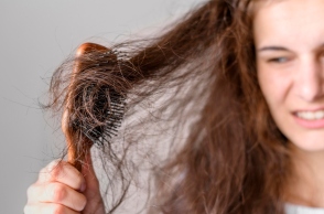 Period Hair: Μήπως αυτός είναι ο λόγος που τα μαλλιά μας δεν στρώνουν στην περίοδο;