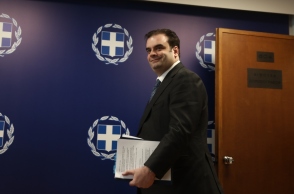 Πιερρακάκης στους Financial Times: Απολύτως αναγκαίες οι μεταρρυθμίσεις από την τρόικα για την ελληνική οικονομία