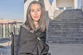 Ο Δημήτρης Παπαϊωάννου αποχαιρετά την Άννα Καφέτση