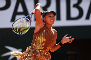 Η Ναόμι Οσάκα έκλεψε την παράσταση στο Roland Garros με outfit εμπνευσμένο από τον Πύργο του Άιφελ