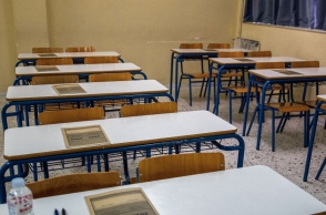 Θρανία μαθητών κατά τη διάρκεια Πανελληνίων εξετάσεων