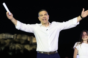 Αν θέλετε να μάθετε τις θέσεις του κόμματος Τσίπρα, καλέστε το 100 – Δείτε το βίντεο της ΚΝΕ για την ΕΛΑΣ