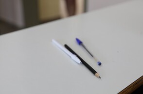 Στυλό σε θρανίο για τις Πανελλήνιες