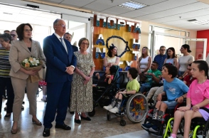 Επίσκεψη Κωνσταντίνου Τασούλα στην Εταιρεία Προστασίας Σπαστικών «Πόρτα Ανοικτή»