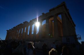 Γιατί Κομισιόν και ΟΟΣΑ δίνουν ψήφο εμπιστοσύνης στην ελληνική οικονομία