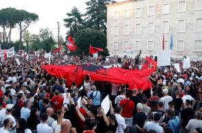 Αλβανία: Εντάλματα σύλληψης για 20 άτομα που φέρονται να συνδέονται με το θέρετρο Κούσνερ