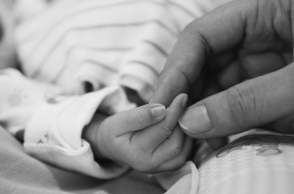 Ηράκλειο: Κακουργηματική δίωξη στον παππού για τον θάνατο του 18μηνου βρέφους