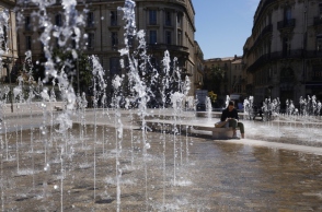Η Γαλλία αντιμέτωπη με κύμα καύσωνα - Στους 40 βαθμούς Κελσίου η θερμοκρασία