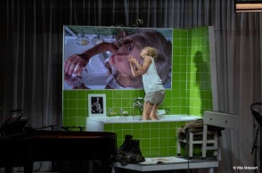Lee Miller in Hitler’s Bathtub, Πειραιώς 260
