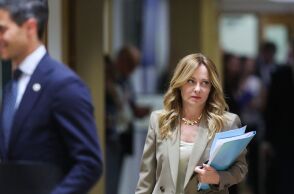 Η Μελόνι με ικέτευε για μια φωτογραφία, την λυπήθηκα, λέει ο Τραμπ
