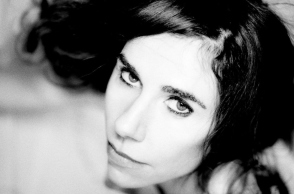 H PJ Harvey ταξιδεύει στο διάστημα με το νέο της σινγκλ, Voyager