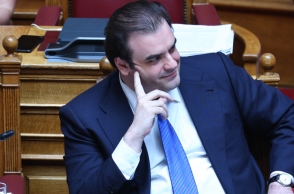 Πιερρακάκης προς Φάμελλο για τα δάνεια του νόμου Κατσέλη: Είστε οφσάιντ κουνάτε και τα γκολπόστ