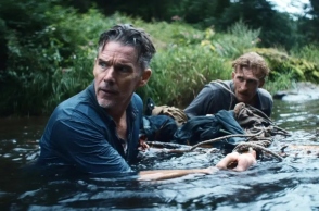Κυκλοφόρησε το τρέιλερ «The Weight»: Μια μικρή χάρη με βαρύ τίμημα για τους Ράσελ Κρόου και Ίθαν Χοκ	