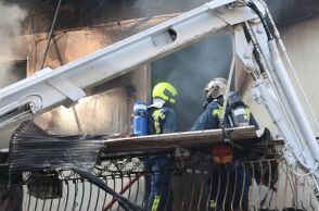 Καλλιθέα: Πήρε εξιτήριο η 75χρονη που πήδηξε από το μπαλκόνι για να σωθεί από τη φωτιά