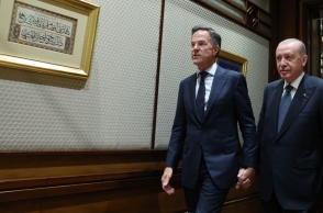 Χέρι - χέρι ο Τούρκος πρόεδρος Ρετζέπ Ταγίπ Ερντογάν με τον γενικό γραμματέα του ΝΑΤΟ Μαρκ Ρούτε στην Άγκυρα