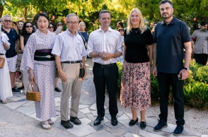 Από αριστερά προς δεξιά: ITO Misako, ITO Koichi, Πρέσβης της Ιαπωνίας στην Ελλάδα, Χάρης Δούκας, Δήμαρχος Αθηναίων, Janine Neuhaus, General Manager της JTI για Ελλάδα, Κύπρο, Μάλτα και Ισραήλ, Σίμος Σιδηρόπουλος, Corporate Affairs & Communications Director της JTI Hellas.