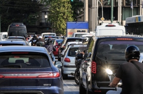 Τροχαίο στον Πειραιά: Σύγκρουση λεωφορείου με δύο ΙΧ με δύο τραυματίες