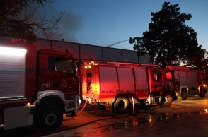 Περιορίστηκε η φωτιά στο κτίριο Μπάντμιντον στο Γουδή - Mέρος της σκεπής έχει καταρρεύσει