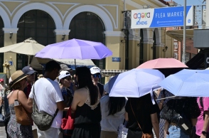 Σε κλοιό έντονης ζέστης ο καιρός αύριο με τον υδράργυρο να καταγράφει νέα άνοδο