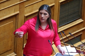 Κωνσταντοπούλου κατά ΚΚΕ: «Επαγγελματίες του κομμουνισμού με μισθό» - «Βούρκος και κατήφορος»