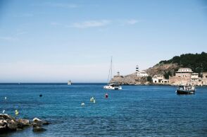 ΕΛΣΤΑΤ: Περισσότερα ταξίδια και υψηλότερες δαπάνες από τους Έλληνες το 2025
