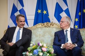 Φωτογραφικά στιγμιότυπα από την δεξίωση στο Προεδρικό Μέγαρο για την 52η επέτειο αποκατάστασης της Δημοκρατίας