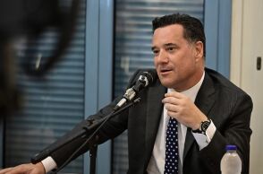 Άδωνις Γεωργιάδης για τα «έξυπνα» γυαλιά: «Ναι, φοράω τα Meta»