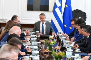 Μητσοτάκης στο υπουργικό: Στεκόμαστε δίπλα στις οικογένειες των πυροσβεστών -Έρχονται δύσκολες ημέρες με τις φωτιές 