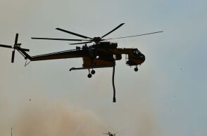 Φλέγεται για 4η ημέρα η Δυτική Αττική: 112 για Κανδήλι, Άνω Βλυχάδα και Αγ.Κωνσταντίνο