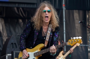 O Γκλεν Χιουζ των Deep Purple υποβάλλεται σε εγχείρηση καρδιάς βάζοντας τέλος στις περιοδείες