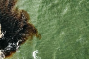 Πετρελαιοκηλίδα μαμούθ 400 τετραγωνικών χιλιομέτρων στα ανοικτά του Ομάν από δεξαμενόπλοιο με ρωσικό αργό